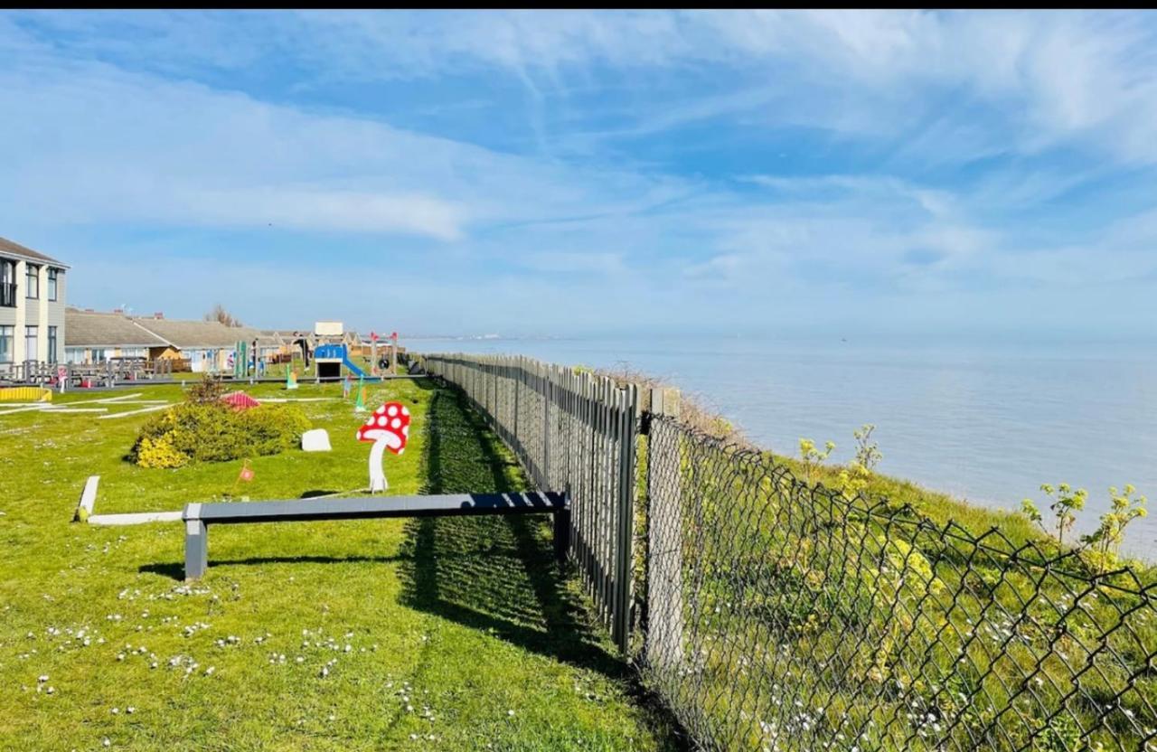 Villa Sea View 3-Bed Heated Pool Eat Bar Kids Park Lowestoft Buitenkant foto
