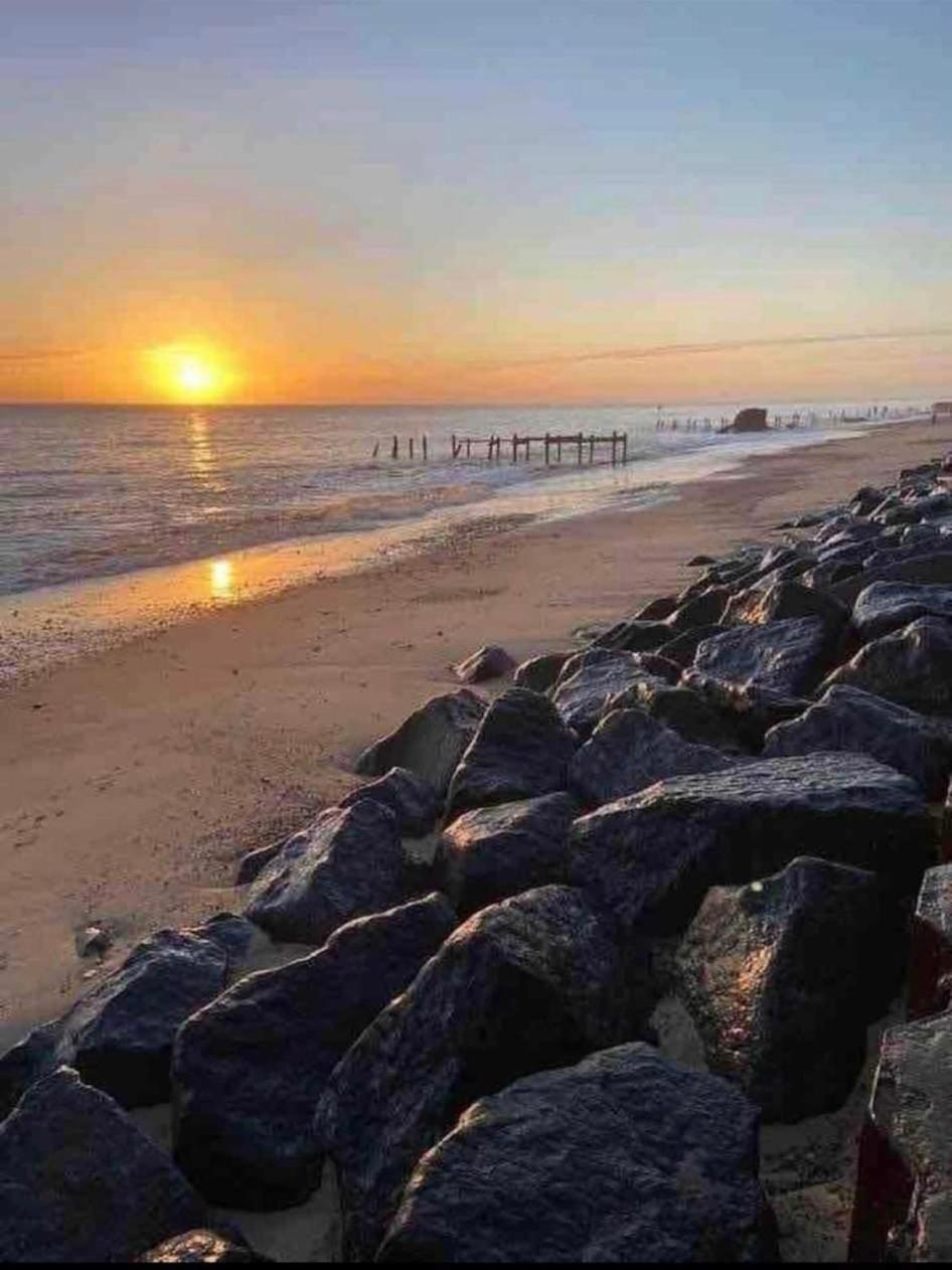 Villa Sea View 3-Bed Heated Pool Eat Bar Kids Park Lowestoft Buitenkant foto
