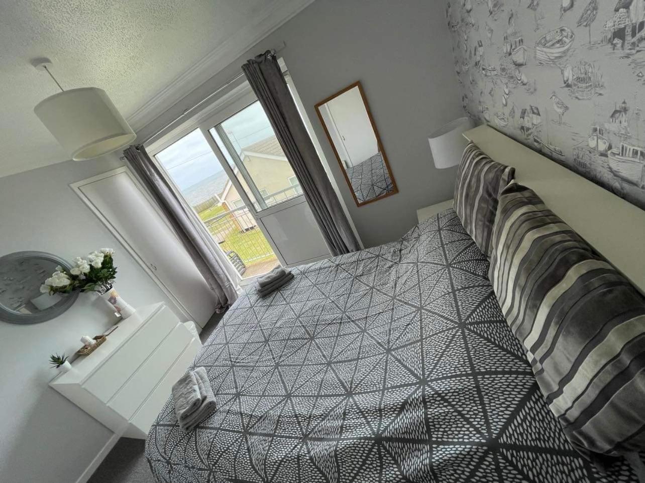 Villa Sea View 3-Bed Heated Pool Eat Bar Kids Park Lowestoft Buitenkant foto