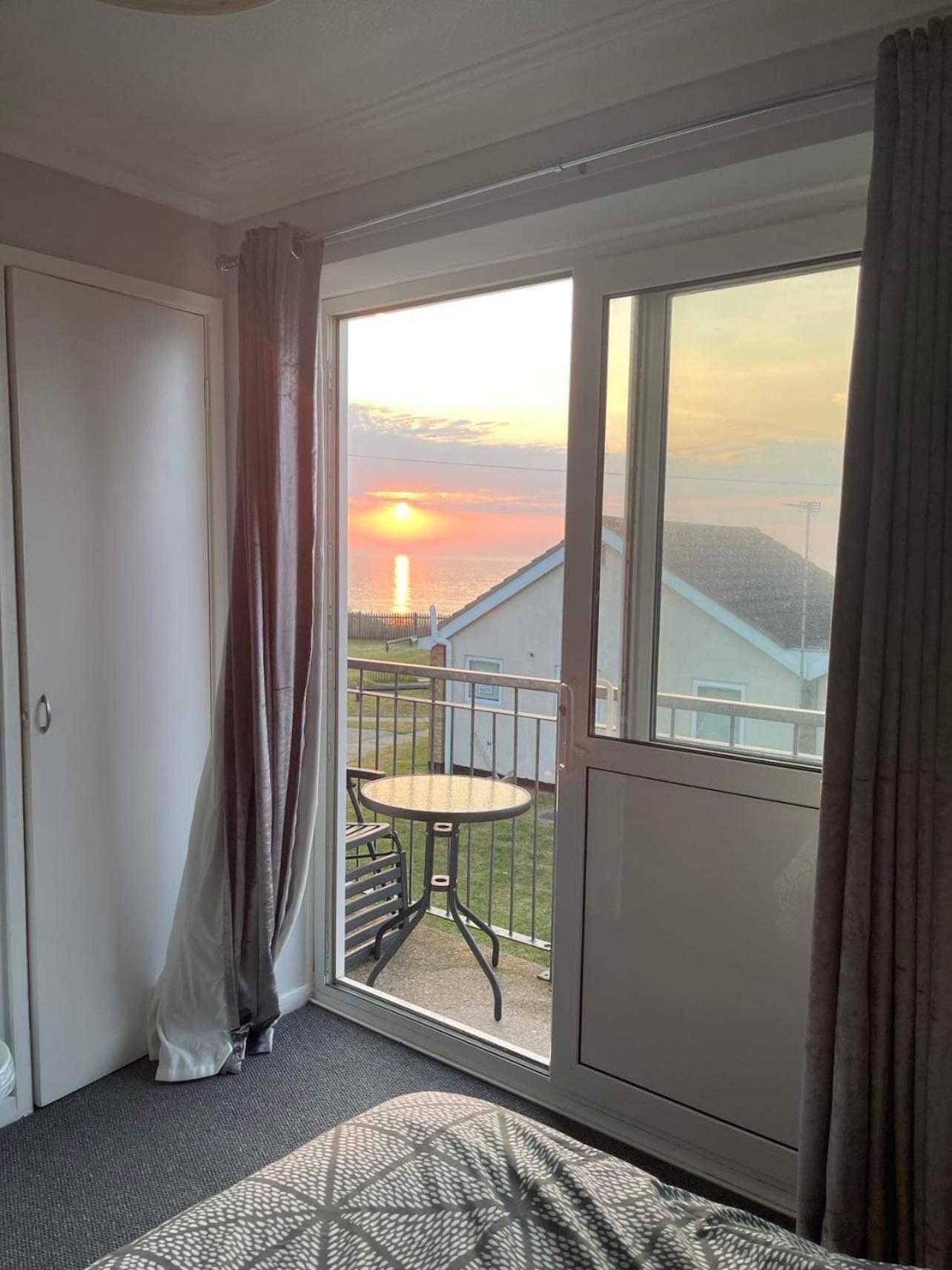 Villa Sea View 3-Bed Heated Pool Eat Bar Kids Park Lowestoft Buitenkant foto